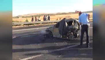 Korkunç kazada araba bu hale geldi!