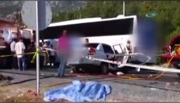 Trafik kazasında bir aile yok oldu!