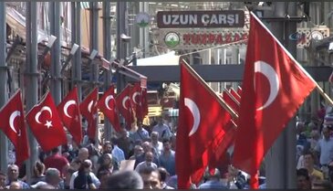 Tarihi Bursa Kapalıçarşı Türk Bayraklarıyla donatıldı