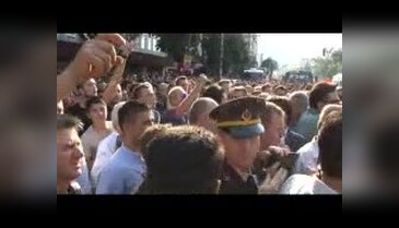 Bursa'daki şehit cenazesinde bakana pet şişeli, bozuk paralı protesto