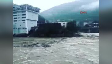 Artvin'de sel faciası!