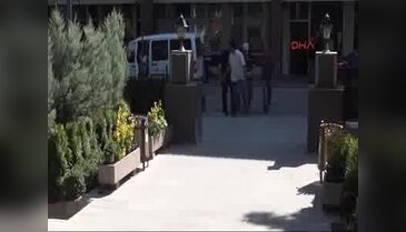 Oğlunu öldürdü!
