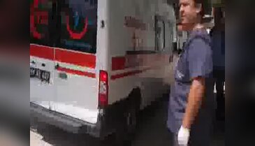 Park halindeyken hareket eden araç 2 kişiyi yaraladı
