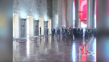 Cumhurbaşkanı Erdoğan ve protokol Anıtkabir'i ziyaret etti