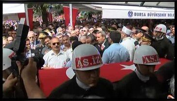 Bursa'da şehit yarbayın cenaze töreninde arbede yaşandı!