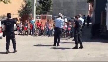 Miniklerden polislere destek