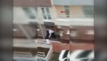 Sevgilisine sokak ortasında şiddet uyguladı!