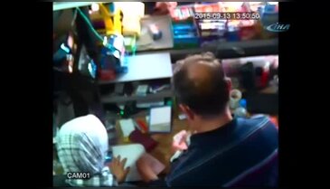 Tırnakçılık yapan kadınlar kamerada