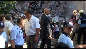 İstanbul'da 5 katlı bina çöktü
