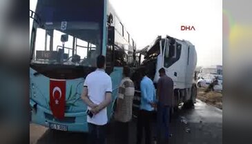 Halk otobüsü kazaya sebep oldu