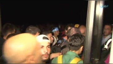 Suriyeliler er meydanına götürülüyor