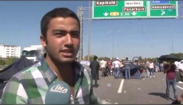 Uluslararası yolu trafiğe kapattılar