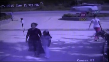 Bursa'da çocuk otomobilin altında böyle kaldı!