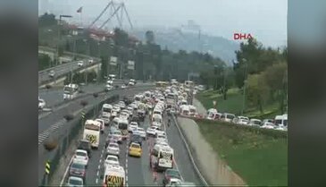 Okulların açılması İstanbul trafiğini vurdu