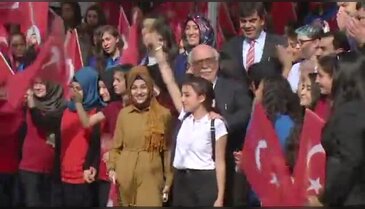 İlk ders zilini bakan çaldı