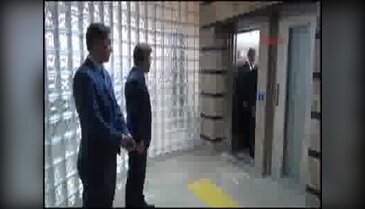 Müezzinoğlu Bursalı gence sigarayı bırakması için taahhütname imzalattı