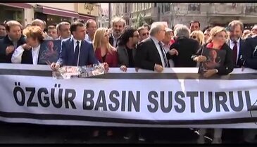 Gazeteciler Ahmet Hakan için yürüdü