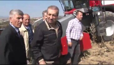 Mehdi Eker biçerdöver kullandı