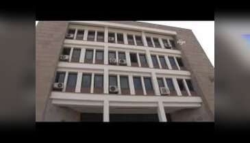 Bursa'da Milli Eğitim müdürlüğü önüne tahta koyup Iraklı Türkmen çocuklara ders anlattı