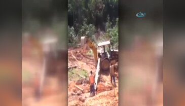 Elektrik direği üzerine düştü