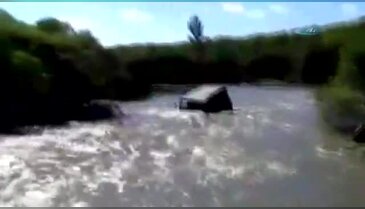 Cip nehri geçemedi, sürücü öldü