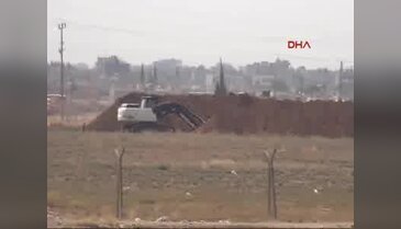 Nusaybin-Suriye Sınırda hendek kazma çalışmaları sürüyor