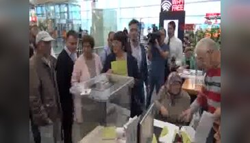 Atatürk Havalimanı'nda ilk oylar kullanıldı