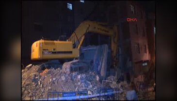 Bina yıkımı sırasında bina çöktü, kepçe operasyonu hayatını kaybetti