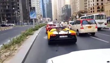 Lamborghini'sini yakan Arap