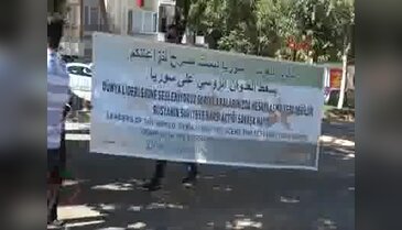 Suriyeliler Rusya'yı protesto etti