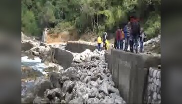 Emekli memur kayalıklarda ölü bulundu