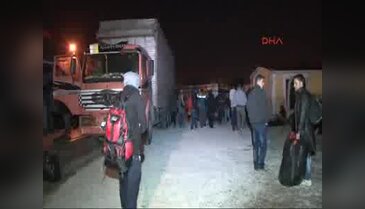 Terk edilmiş kamyondan 200 kaçak göçmen çıktı