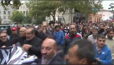 İstanbul'da eylemciler polise saldırdı