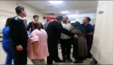 Bursa'da acil serviste tekmeler uçuştu
