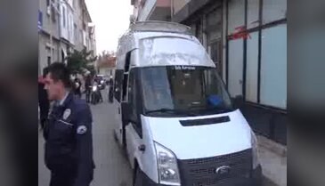 14 kişilik araçtan 40 Suriyeli çıktı