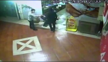 Maskeli market hırsızları kameraya yakalandı