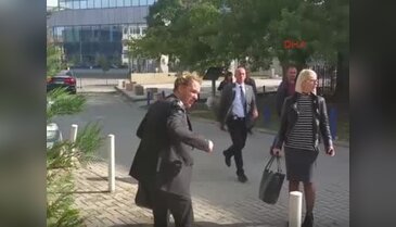 Dışişleri Bakan Yardımcısı'na yumurtalı saldırı