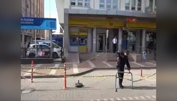 Emniyetin yanındaki PTT'nin önünde unutulan torba korkuttu