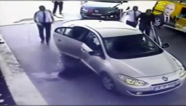 MHP konvoyundakiler AK Parti'li gençlere böyle saldırdı