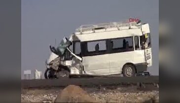 Şırnak'ta öğrenci servisi kamyonla çarpıştı, 1 ölü 15 yaralı