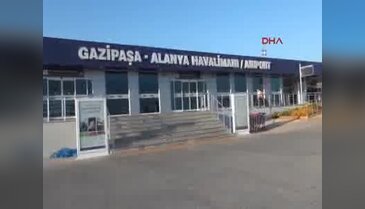 Altından otoban geçen havalimanı