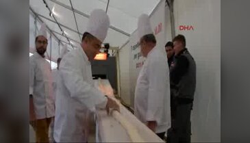 Dünyanın en uzun ekmeği yapıldı