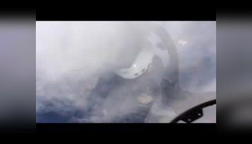 Suriye'de meçhul İHA, Rus pilotunun kamerasına yakalandı