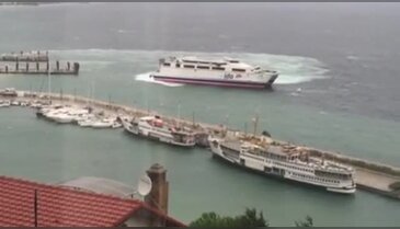 Bursa'da feribot iskeleye çarptı