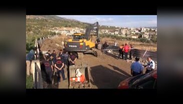 Toprak altından kurtarılmaya çalışılan işçi öldü