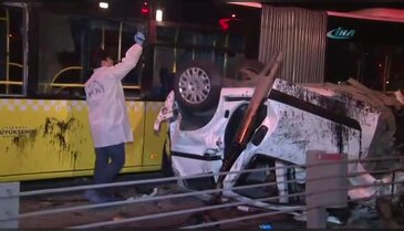 Metrobüsle otomobil çarpıştı: 5 ölü, 5 yaralı!