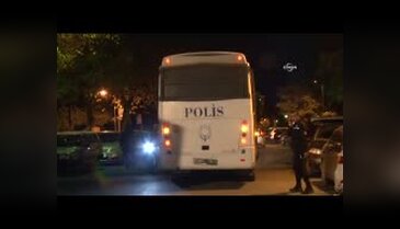 İpek Medya Grubu binası önüne polis konuşlandırıldı