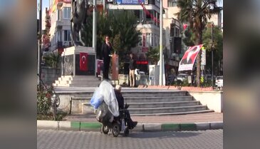 Bursa'da bağımsız aday yılmıyor! Yine boş meydana seslendi...