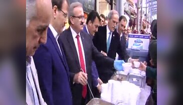 Bursa'da çarşı esnafından 10 bin kişiye aşure