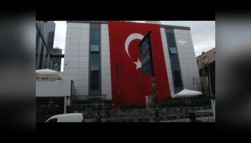 Kanaltürk ve Bugün TV önünde polisin TOMA'lı beyleyişi sürüyor